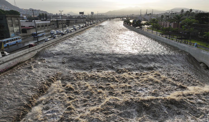 Lurigancho-Chosica: unos 9 mil vecinos est&aacute;n en riesgo directo por alarmante crecida del r&iacute;o R&iacute;mac