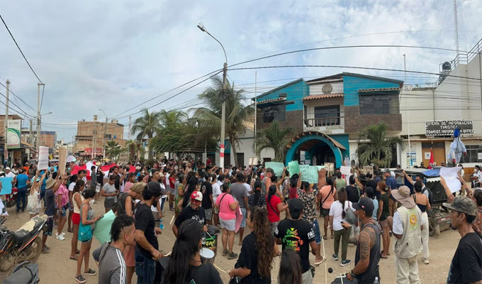 Lluvias en Máncora: vecinos protestan exigiendo reconstrucción de vías y obras de prevención