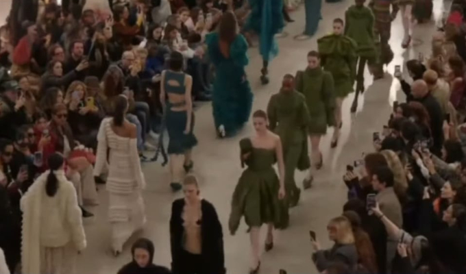 Perú brilla en el Milan Fashion Week con colección "Virreinato" de Jorge Luis Salinas