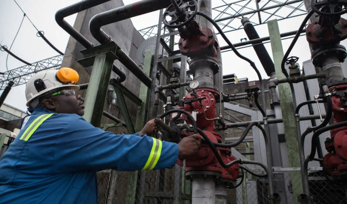 Precio del petróleo supera los 80 dólares ante escalada bélica en el Medio Oriente