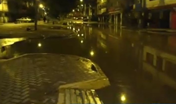 Rotura de tubería inunda calles y afecta negocios en San Juan de Lurigancho