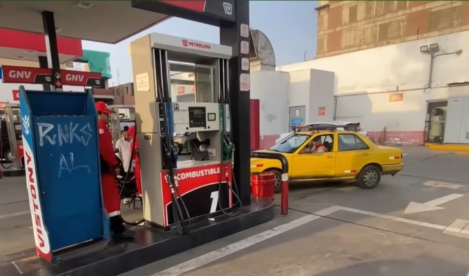 ¡Atención conductores! Se agota gasolina premium en grifos de La Victoria