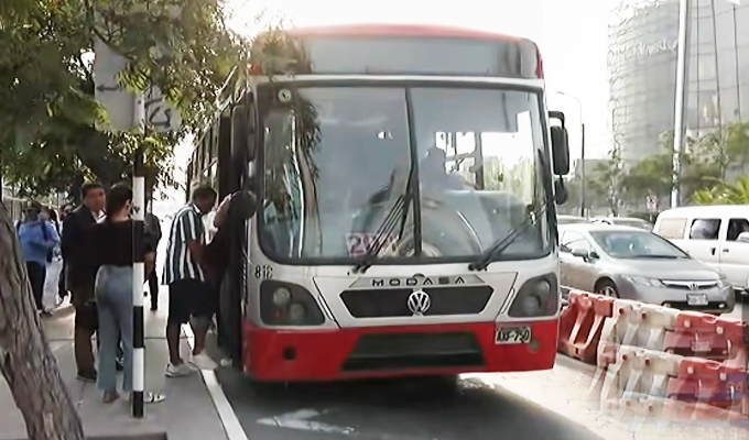 Se reporta gran afluencia de usuarios en Corredor Rojo por incremento de precios de pasajes