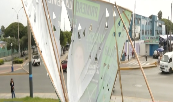 Paneles de propaganda política representan un riesgo para la seguridad