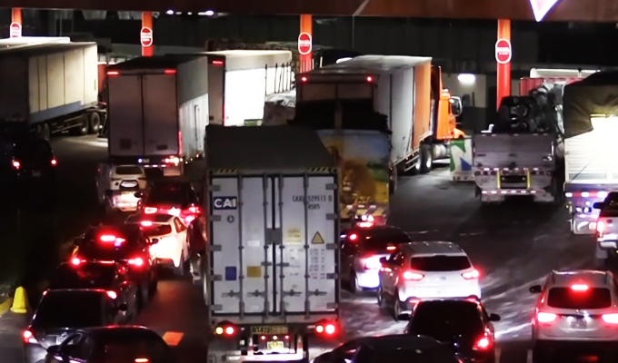 Escasez de combustible: Conductores se abastecen de gasolina en grifos de la Panamericana Sur