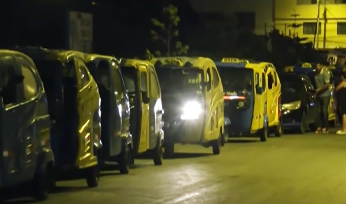 Mototaxistas se amanecen en grifos solo para llenar 10 soles de GLP