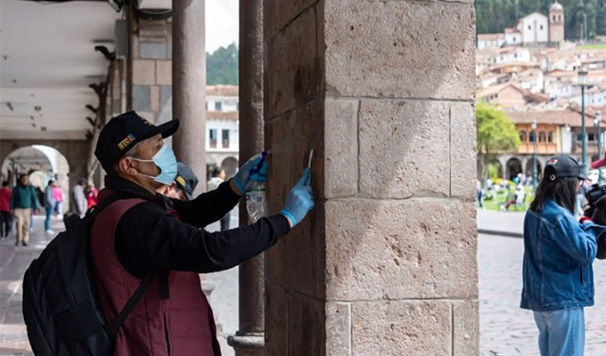 Cusco: borran pintas y grafitis en muros incas, paredes y portales tras celebración de los carnavales