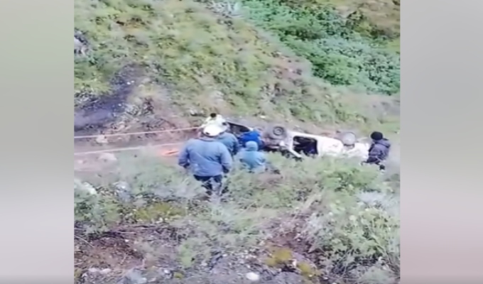 Áncash: tres trabajadores municipales mueren tras caída de camioneta a barranco