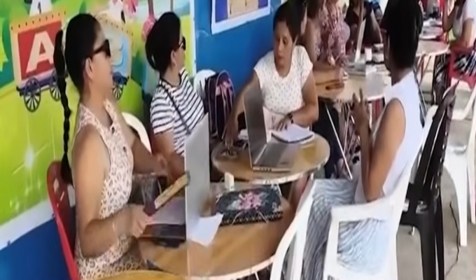 Pucallpa: profesoras trabajan en la calle ante falta de aulas