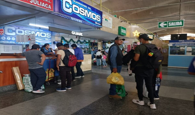 Crisis de combustibles afecta a viajeros: se duplica el precio de los pasajes interprovinciales