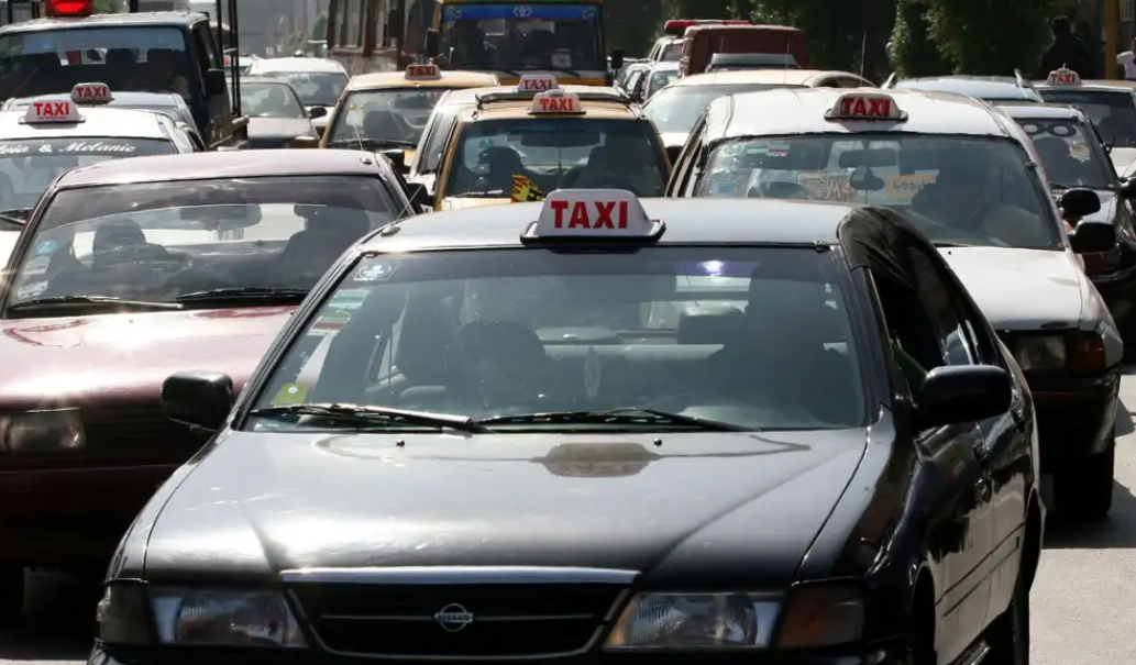 Gobierno oficializa bono de S/120 para taxistas por crisis del gas natural