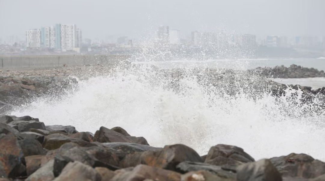 Oleajes anómalos obligan al cierre de 86 puertos en el litoral peruano
