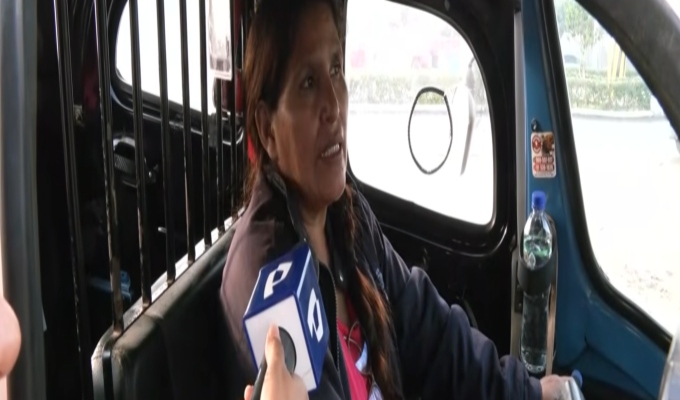 Villa El Salvador: menor duerme en mototaxi mientras su madre hace cola por GLP