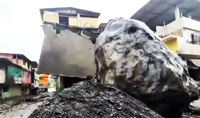 Río se desborda y deja a decenas de damnificados en el Vraem