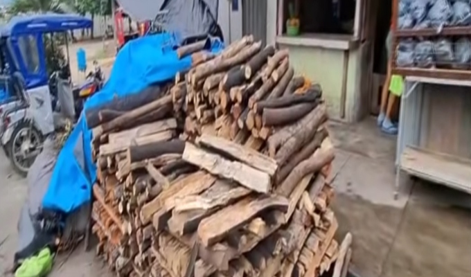 Escasez de gas obliga a familias a cocinar con leña y carbón en Tarapoto