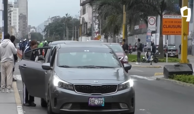 Colectivos informales generan congestión y riesgo en cruce de avenidas Arequipa y Angamos