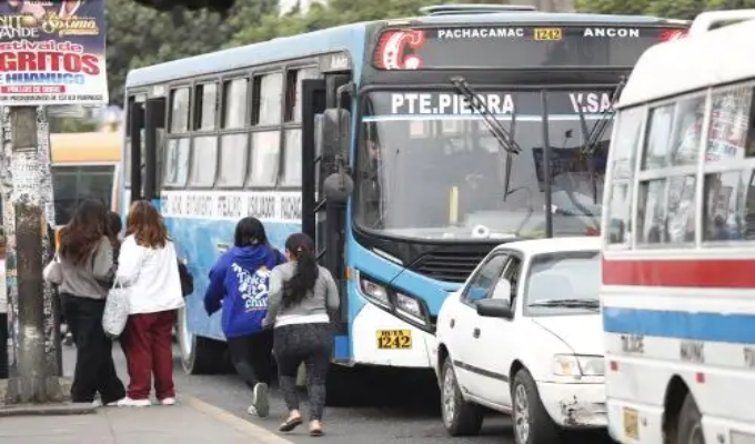 Conductores y cobradores viven bajo amenaza de bandas criminales