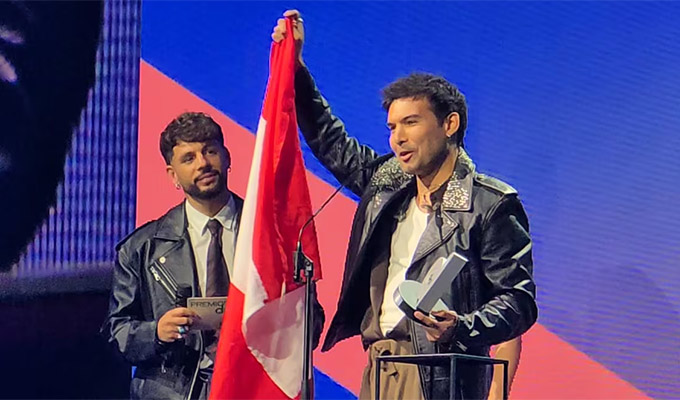 Cantante Ezio Oliva gana Premio Dial en España: es el primer artista peruano en lograrlo