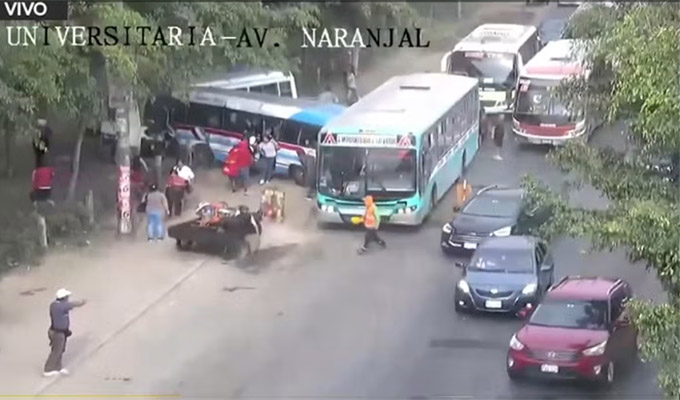 Al menos 15 heridos deja triple choque entre unidades de transporte público en Los Olivos