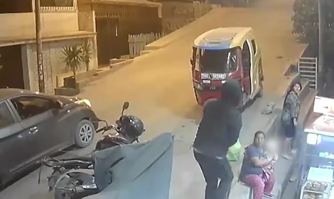 SJM: asaltan a comensales de pollería frente a niños