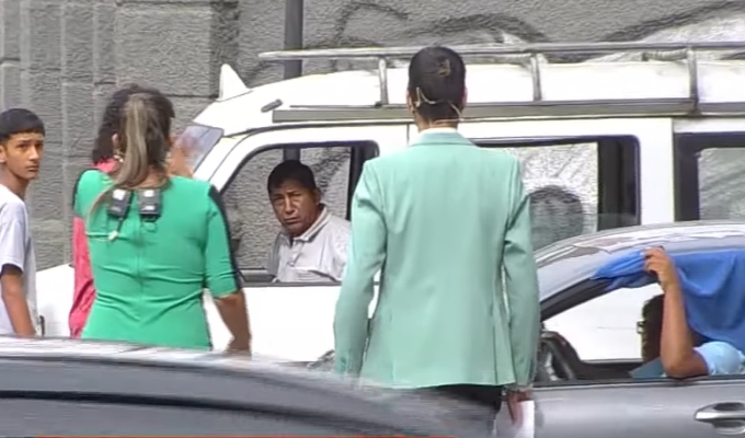 Periodistas de La Calle No Calla intervinieron para evitar que conductores se agredan tras leve choque