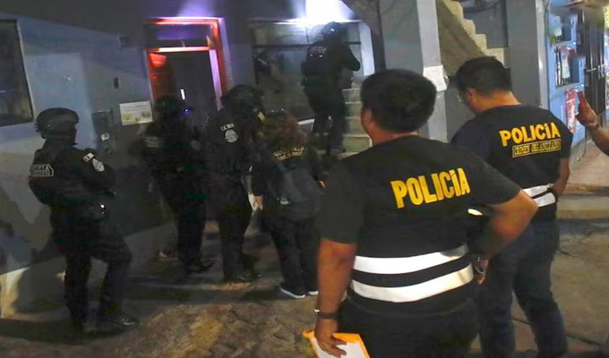 Callao:  a combazos policías ingresan a vivienda y capturan a cinco presuntos sicarios