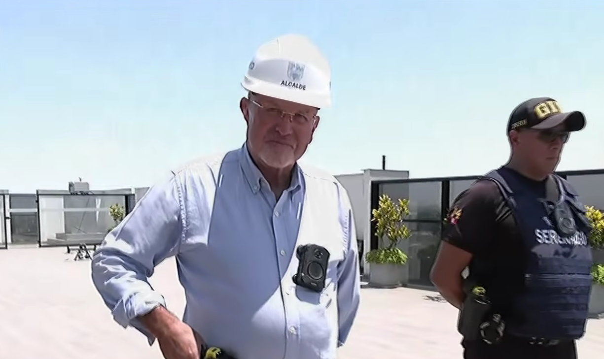 Surco: alcalde Carlos Bruce explica uso de armas no letales para serenos