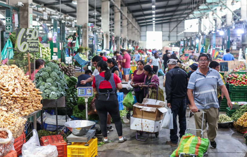 Canasta básica se dispara: pollo supera los S/12 y familias gastan hasta S/60 diarios