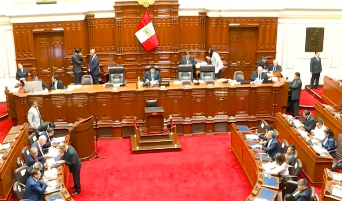 Congreso aprueba por insistencia aumento de pensiones para maestros a S/ 3,300