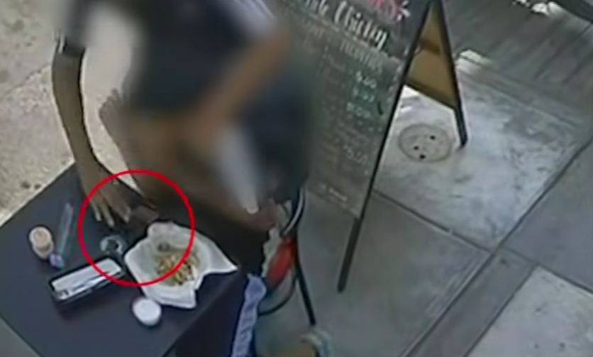 Los Olivos: asaltan a escolar mientras comía salchipapa y le roban celular