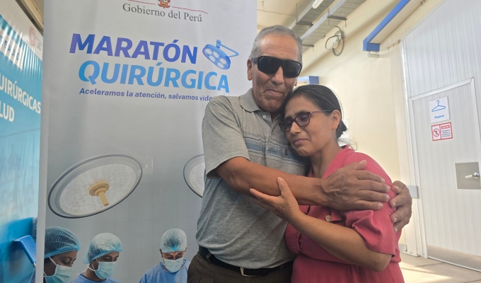 Panadero recupera la visión tras cirugía de catarata en hospital de EsSalud