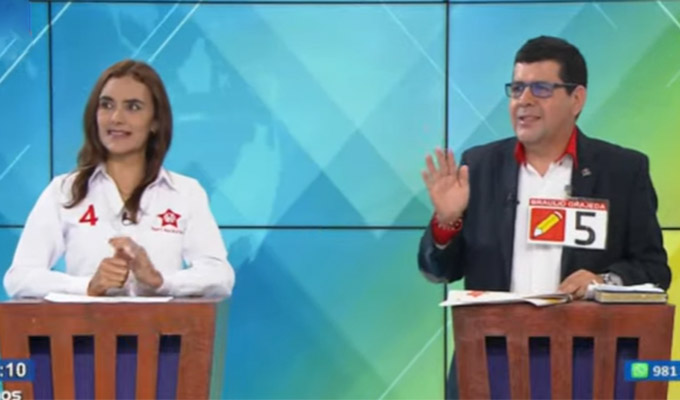 Candidatos al Senado Rocío Valencia y Braulio Grajeda debaten sobre la mejora de la educación