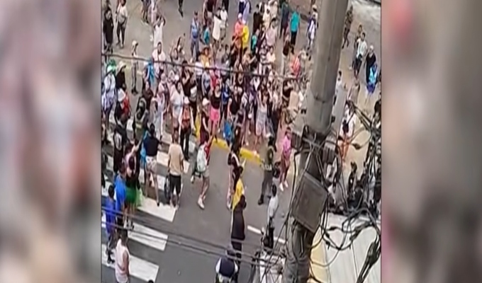 La Victoria: Enfrentamientos en la avenida Aviación por reubicación de ambulantes