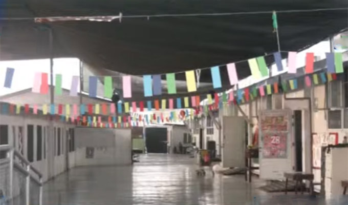 Santa Anita: desde hace diez años escolares estudian en una losa deportiva por falta de salones