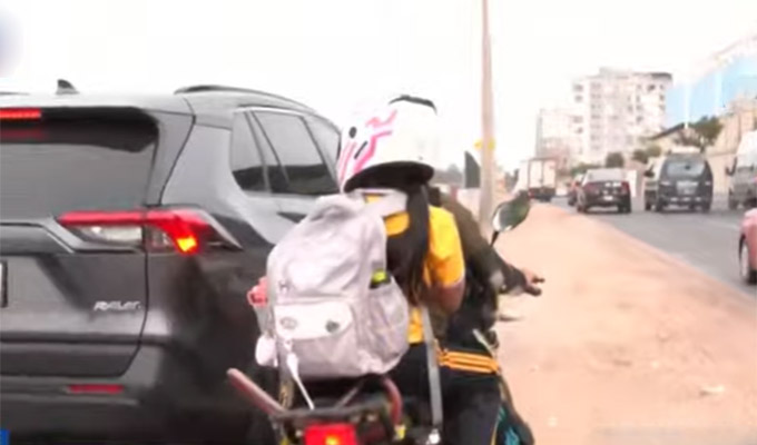 Nuevo accidente en la Vía Expresa Sur: camioneta impacta contra una motocicleta