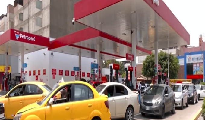 Gobierno entrega bono de S/120 para taxistas que usan GNV