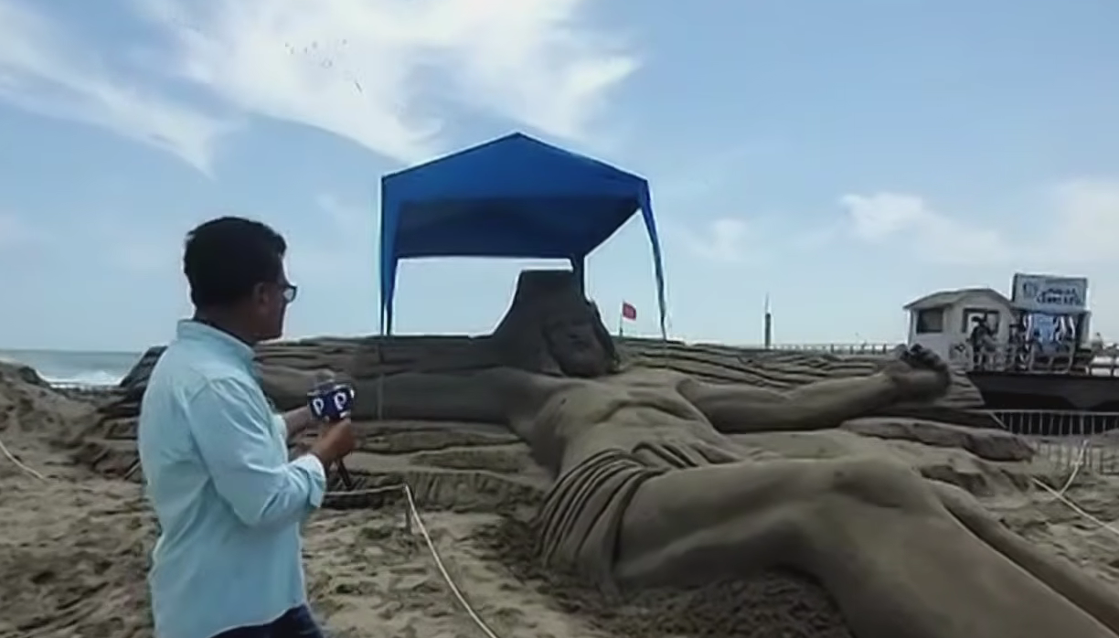 Semana Santa: realizan imponente escultura de Cristo en playa Cerro Azul