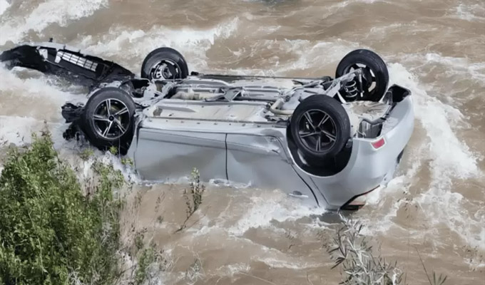 Camioneta se despista y cae al río Rímac en Huarochirí: accidente deja dos muertos y un desaparecido