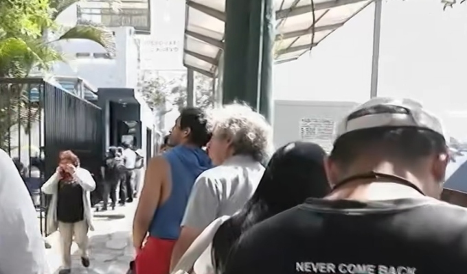 Largas colas en Reniec por recojo de DNI a pocos días de las elecciones