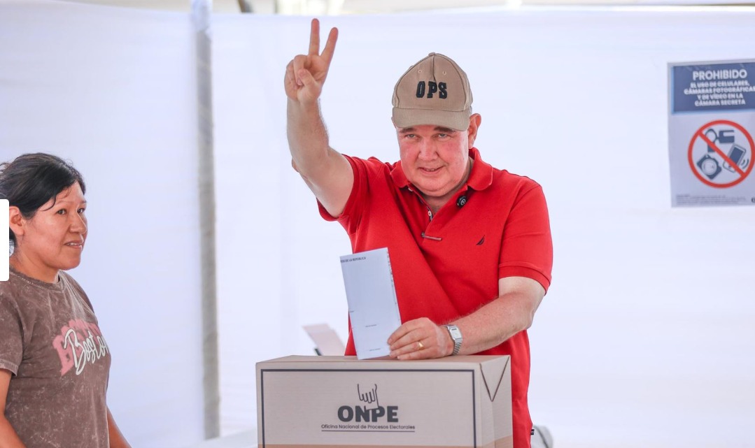 Candidatos presidenciales acuden a votar en medio de retrasos en jornada electoral