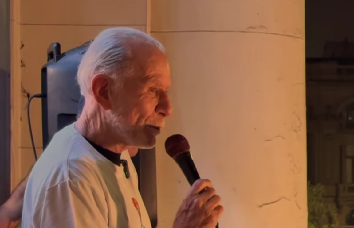 Ricardo Belmont se pronuncia desde la Plaza San Martín: no fue a votar