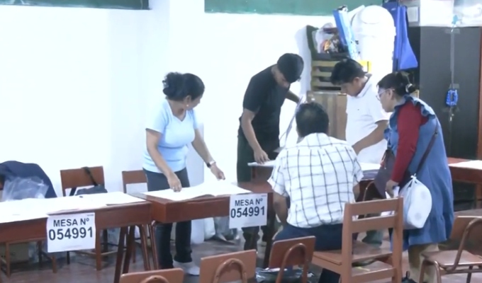 Avanza el conteo de votos en jornada extraordinaria en San Juan de Miraflores