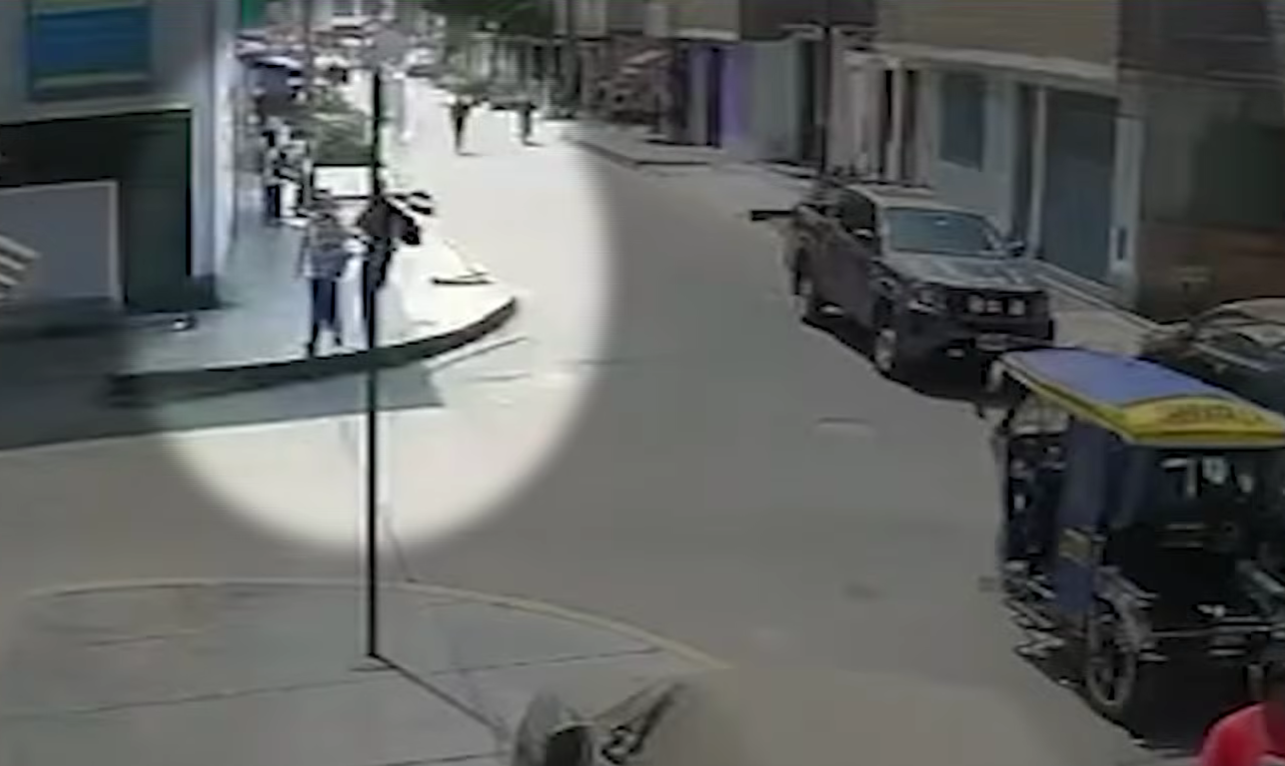 Ate: persiguen a menor y lo atacan con machete