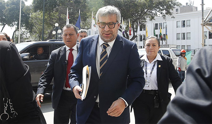 Constitucionalista Luis Roel: Solo la presión pública podría sacar a Piero Corvetto de la ONPE