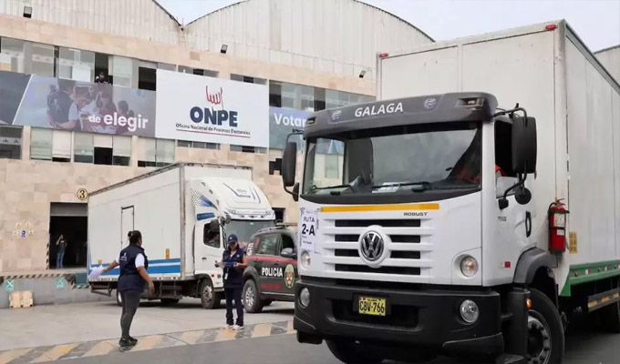 Abogado de empresa Galaga: Traslado demoró porque ONPE no tenía listo material electoral