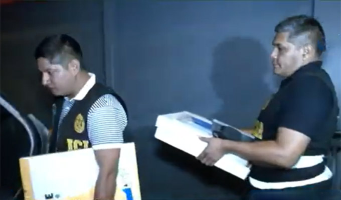 Surquillo: policías ingresan a medio de comunicación para recoger actas abandonadas