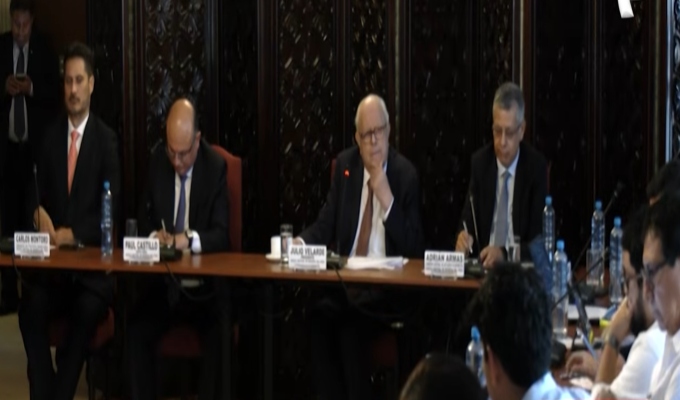 Julio Velarde señala su disposición a seguir al frente del banco central