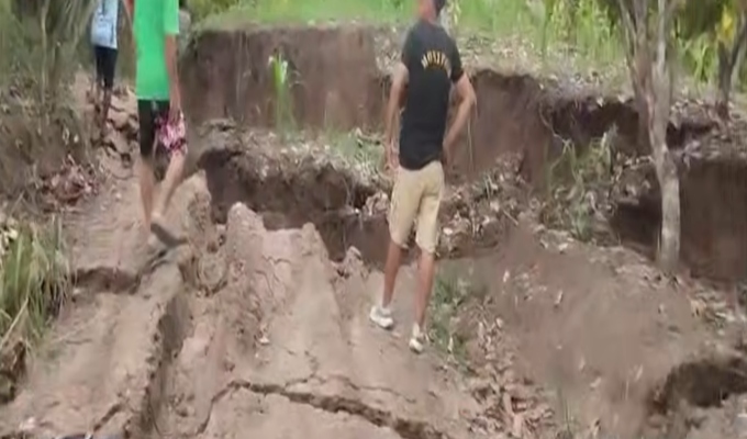 ¡Alarma en Tarapoto! La tierra se abre y obliga a evacuar viviendas