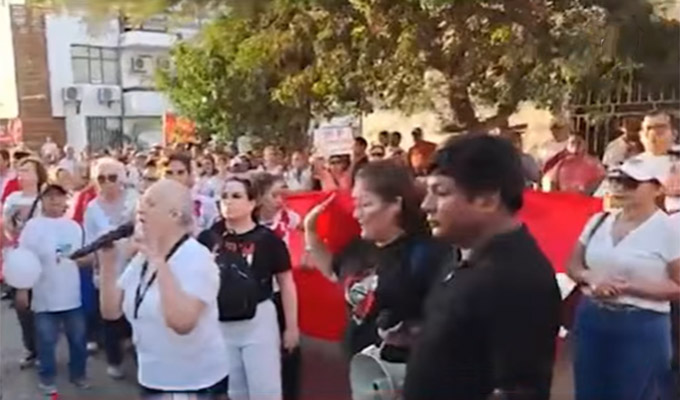 Por irregularidades en elecciones: protestan cerca a vivienda de presidente Balcázar en Chiclayo