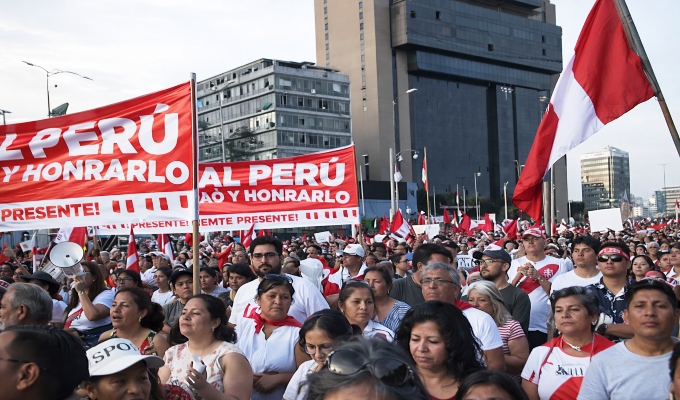 ¡Defendamos la democracia!: ciudadanos se concentran para marchar contra presunto fraude electoral